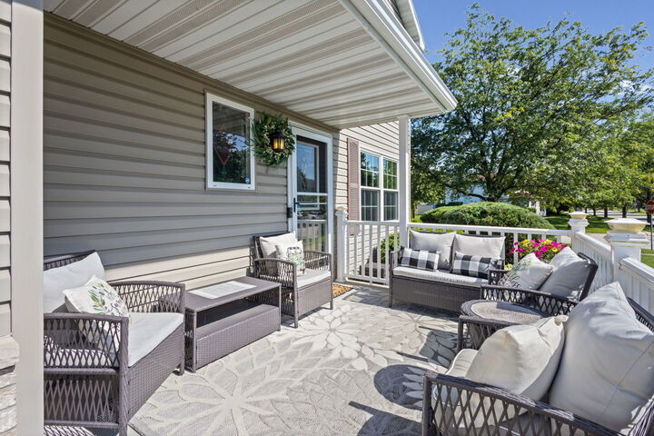 Property Photo: 1006 Lindsay Street IL 60431