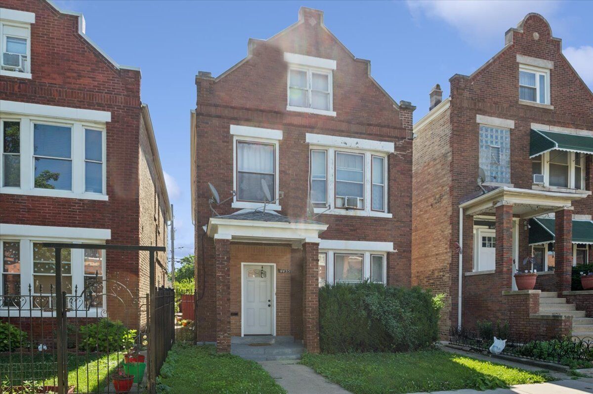 Property Photo: 4435 S Campbell Avenue IL 60632