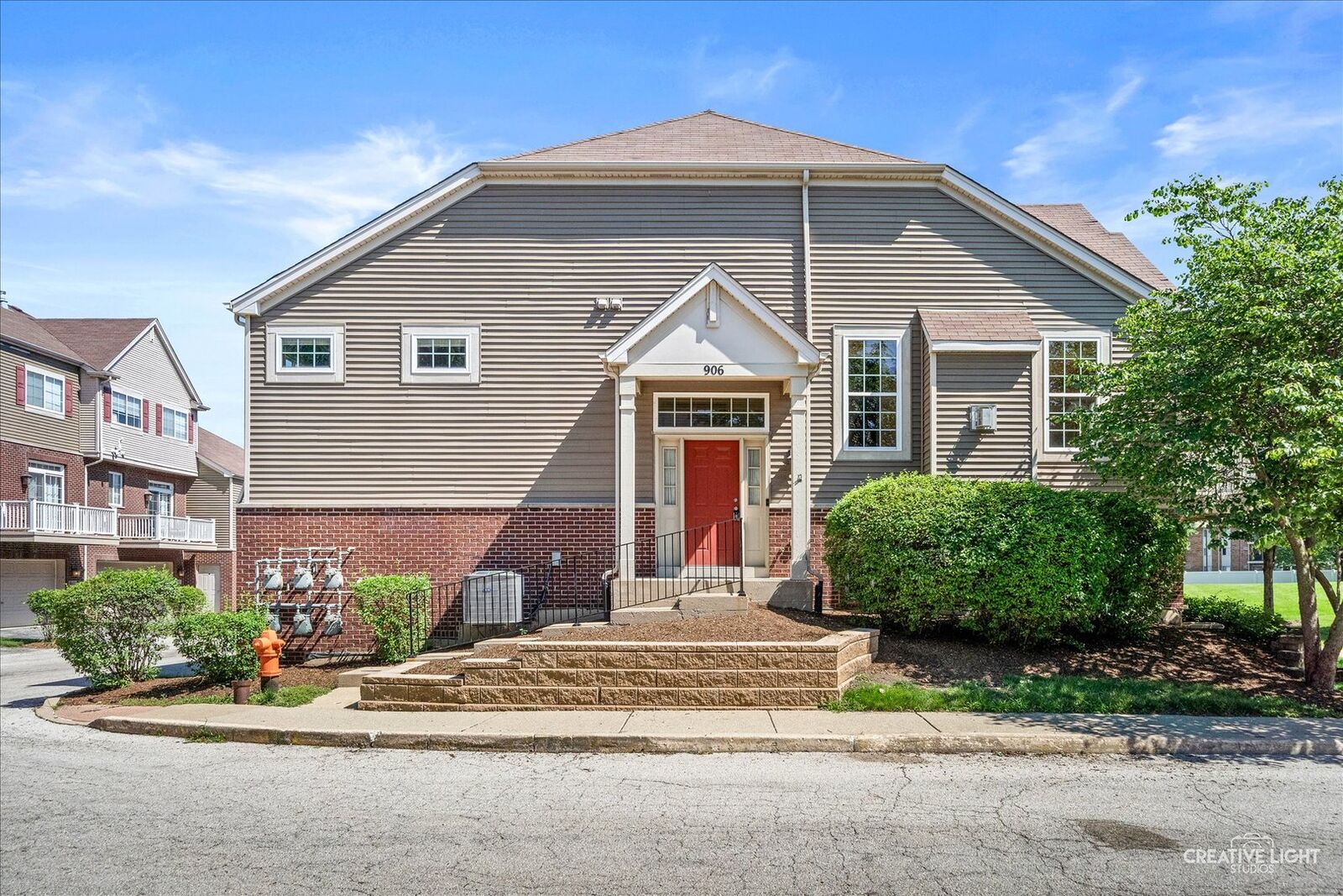 Property Photo:  906 Neudearborn Lane  IL 60563 