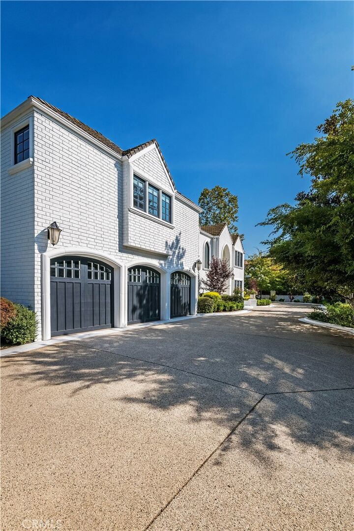 Property Photo: 4550 Encino Avenue CA 91316