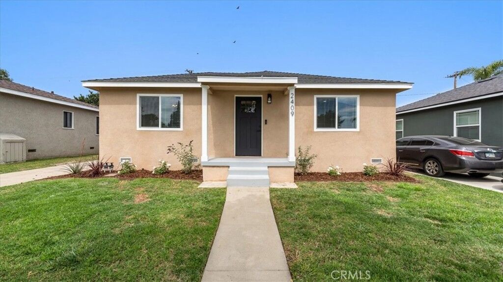 Property Photo: 2409 Pepperwood Avenue CA 90815