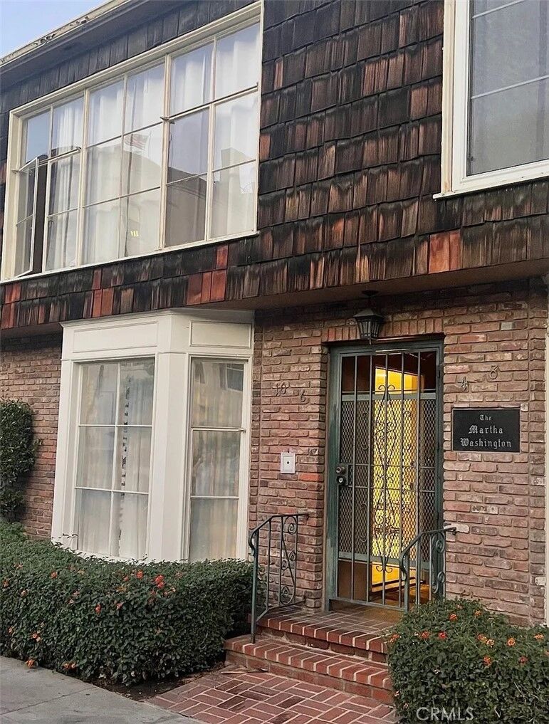 Property Photo:  6 N Alboni  CA 90802 