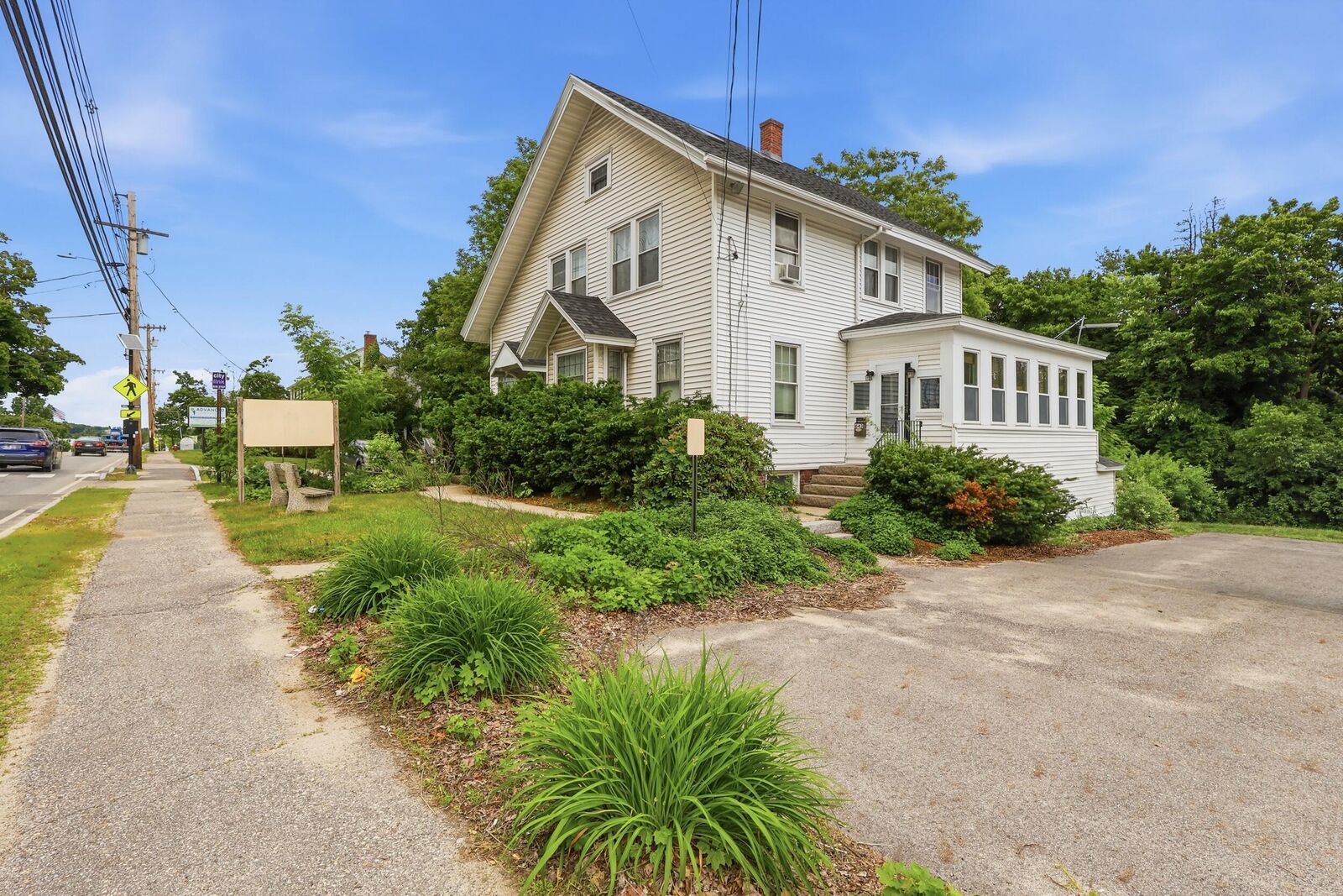 Property Photo:  643 Main Street  ME 04240 