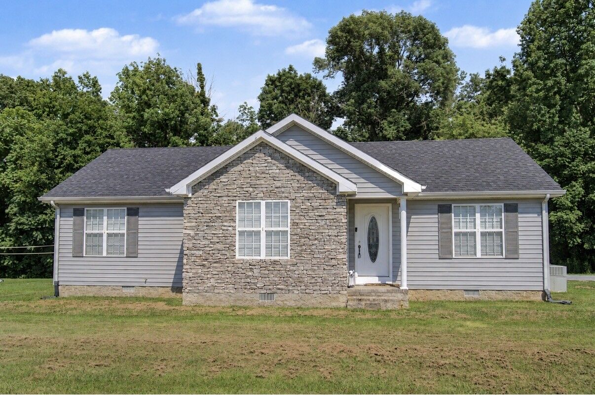 Property Photo: 104 Leigh Anna Cir TN 37083