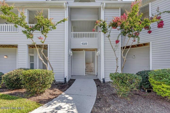 Property Photo:  4103 Breezewood Drive Apt 204  NC 28412 