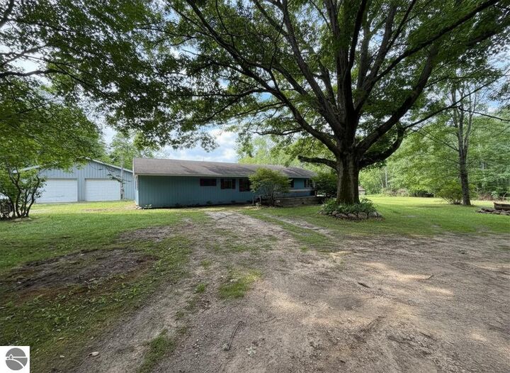 Property Photo:  5131 W Washington Road  MI 48632 