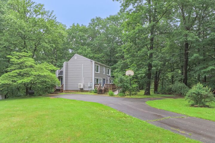 Property Photo:  20 Redfield Circle  NH 03038-4839 