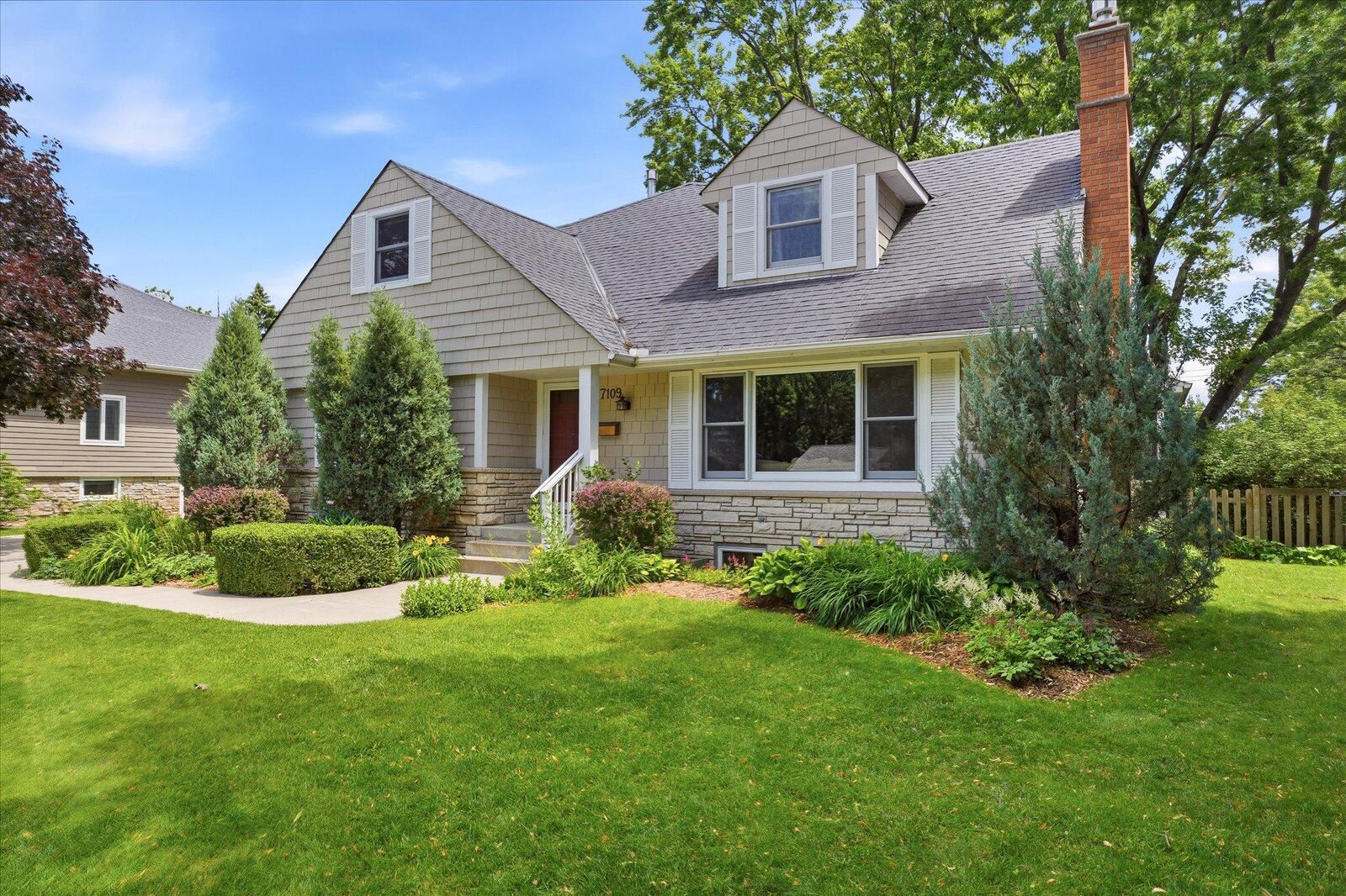 Property Photo: 7109 Heatherton Trail MN 55435