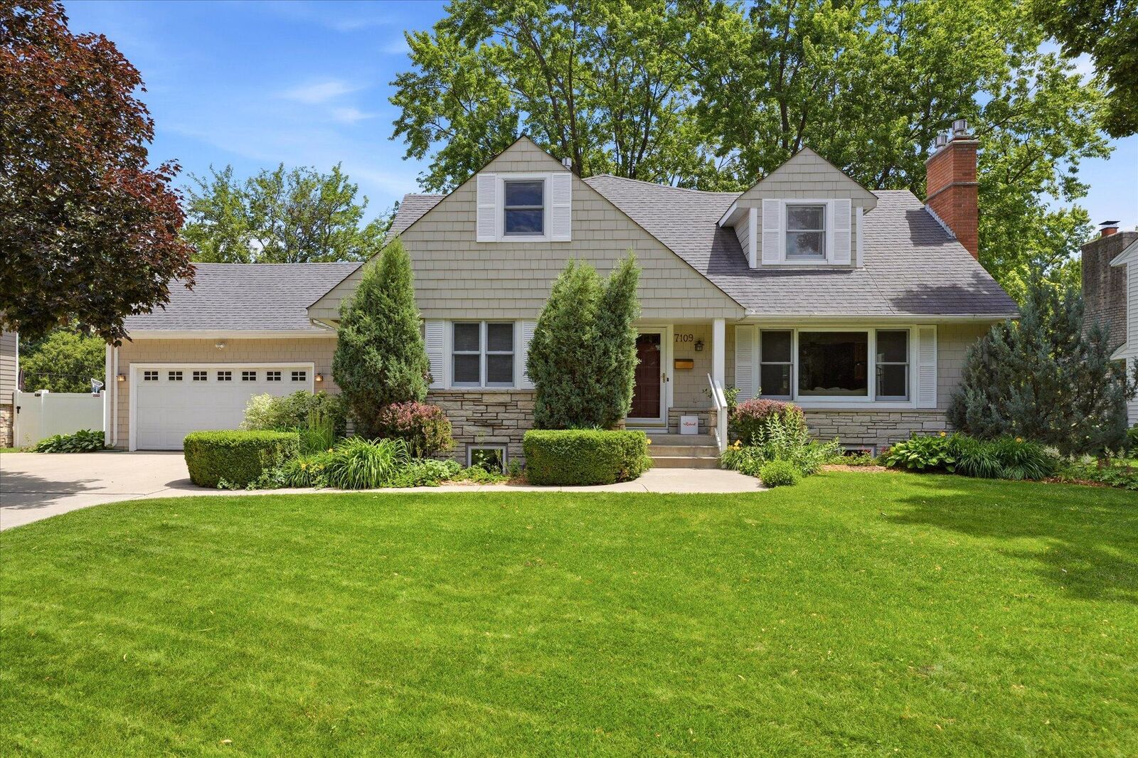 Property Photo:  7109 Heatherton Trail  MN 55435 