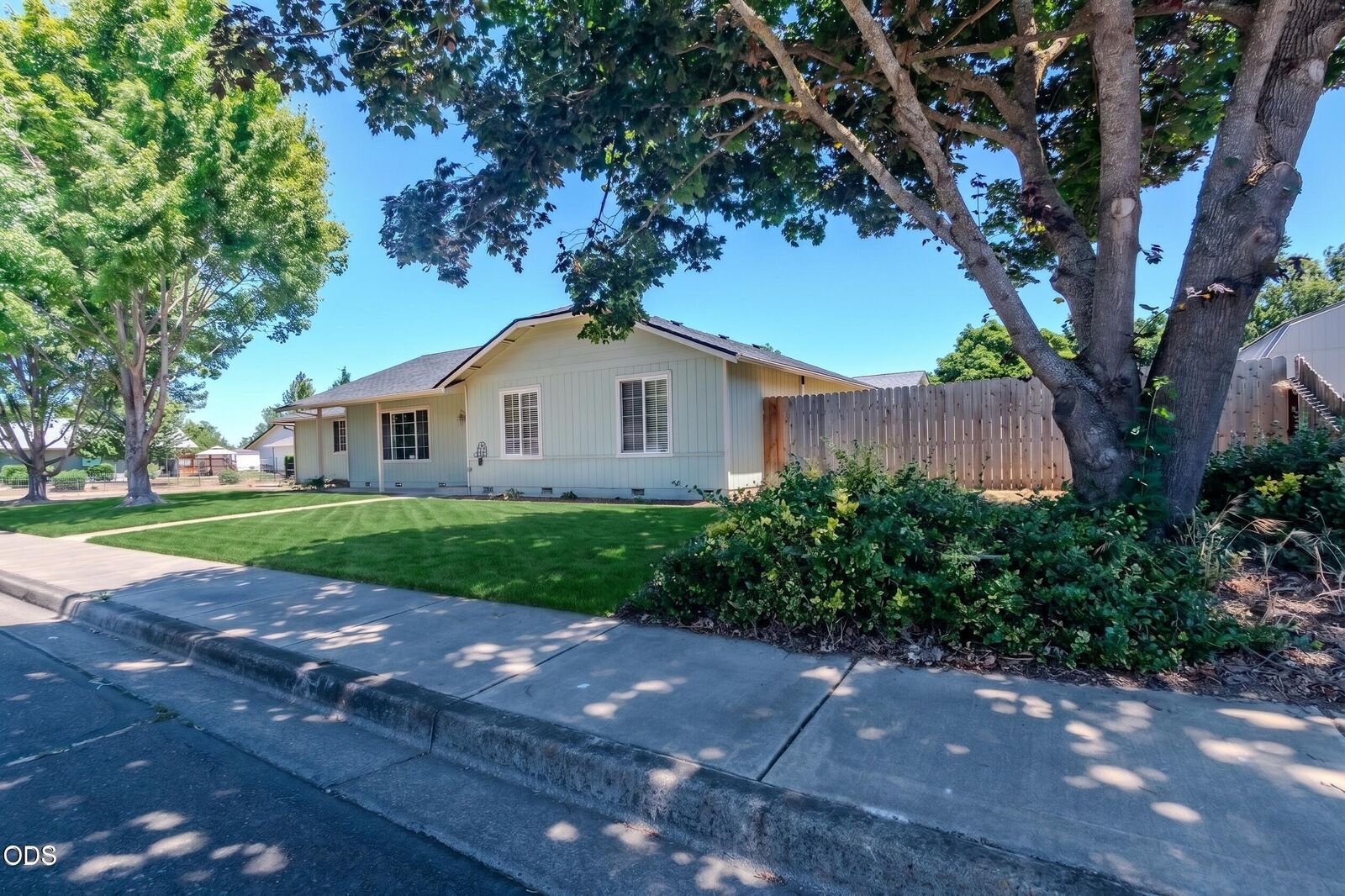 Property Photo:  1104 Coachman Drive  OR 97502 