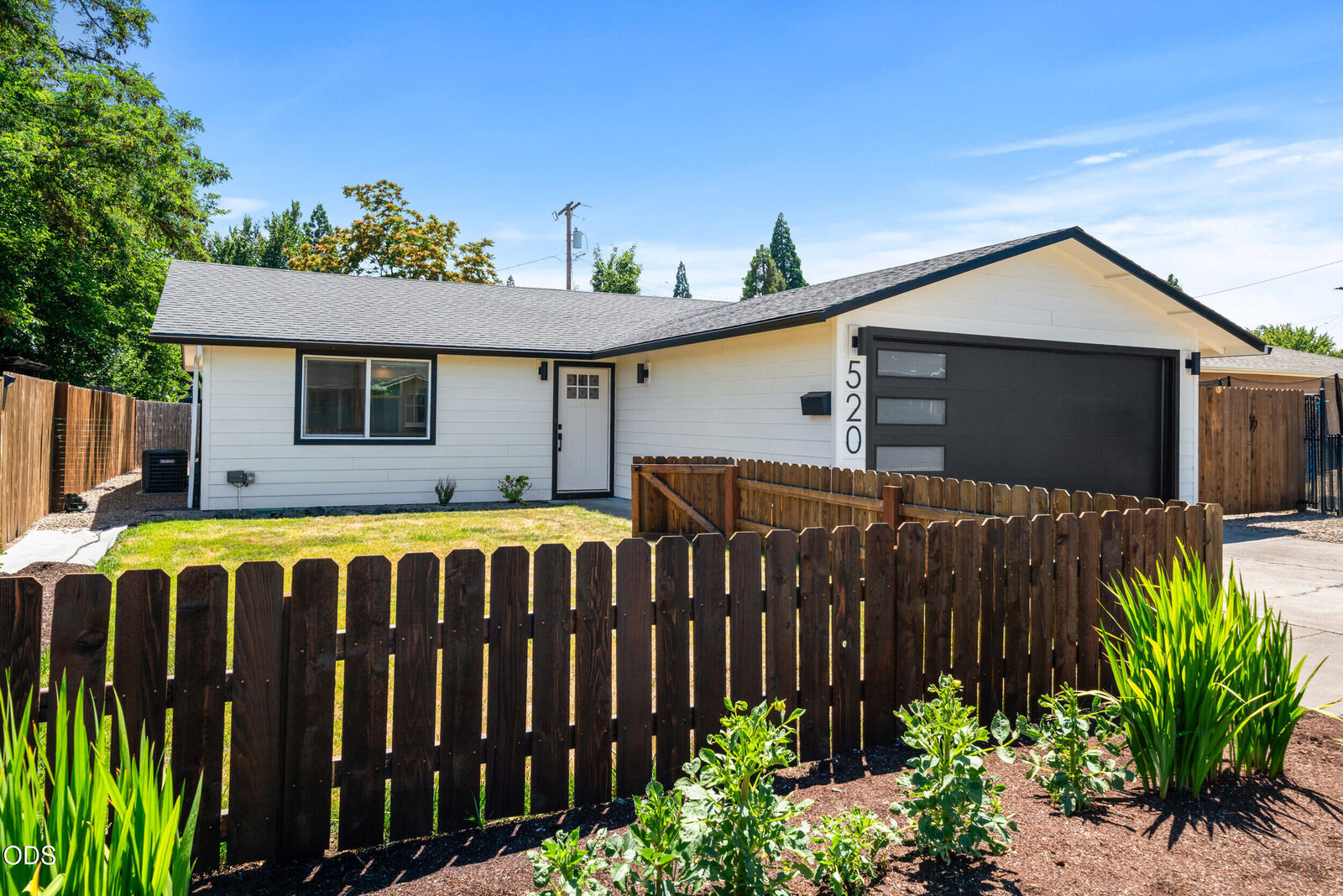 Property Photo:  520 Grand Avenue  OR 97502 