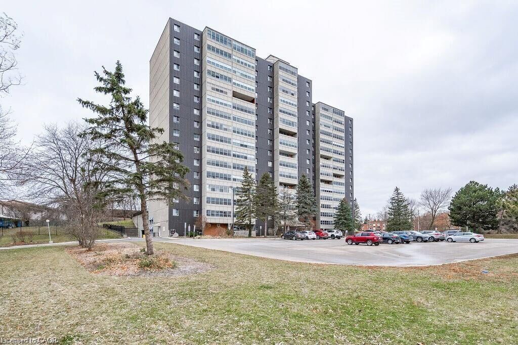 Property Photo: 225 Harvard Place 811 ON N2J 4H4