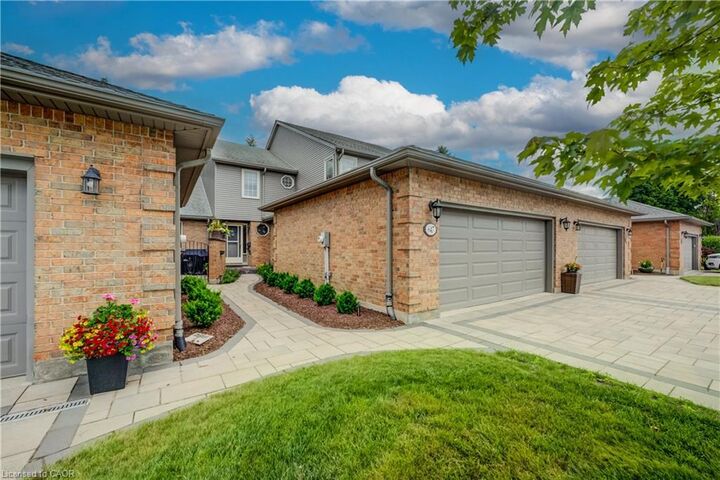 Property Photo: 647 Lansdowne Avenue 17 ON N4T 1K1