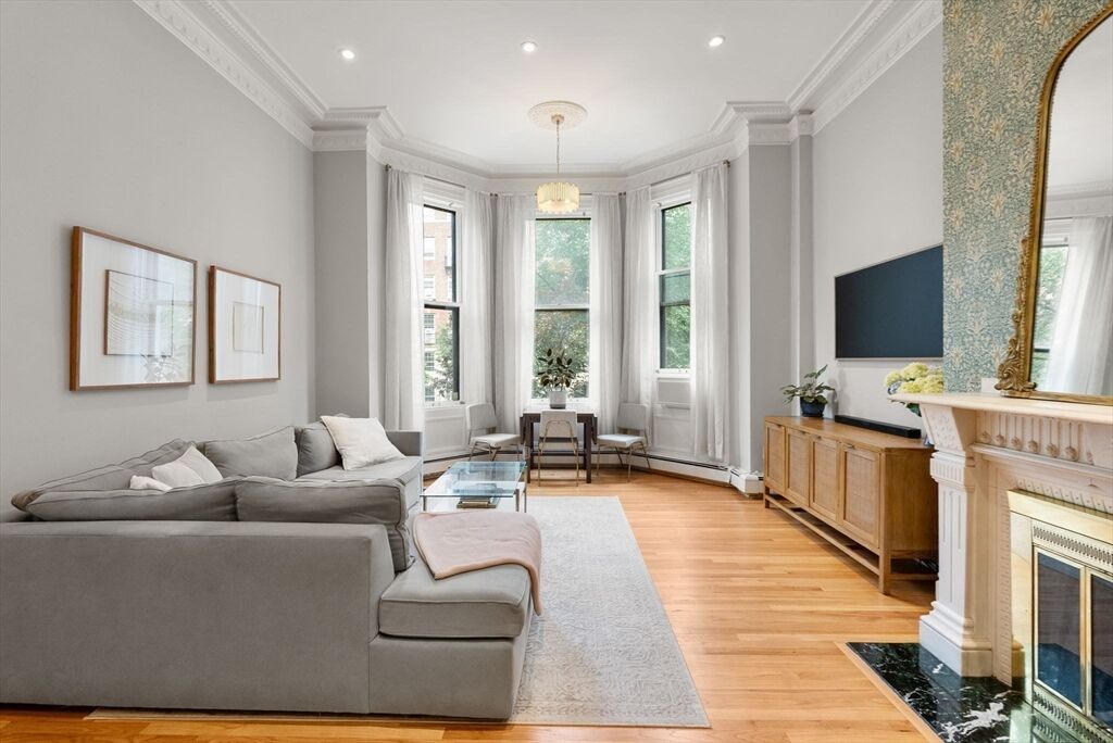 Property Photo:  277 Beacon St 1A  MA 02116 