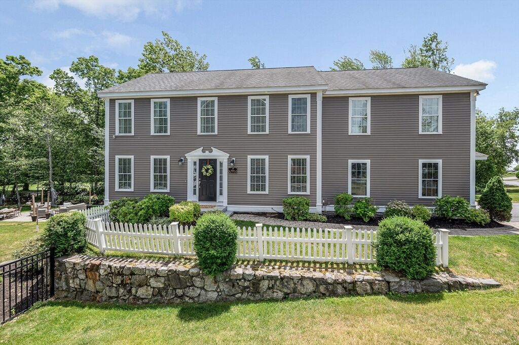 Property Photo: 103 Meadow Creek Dr MA 01826