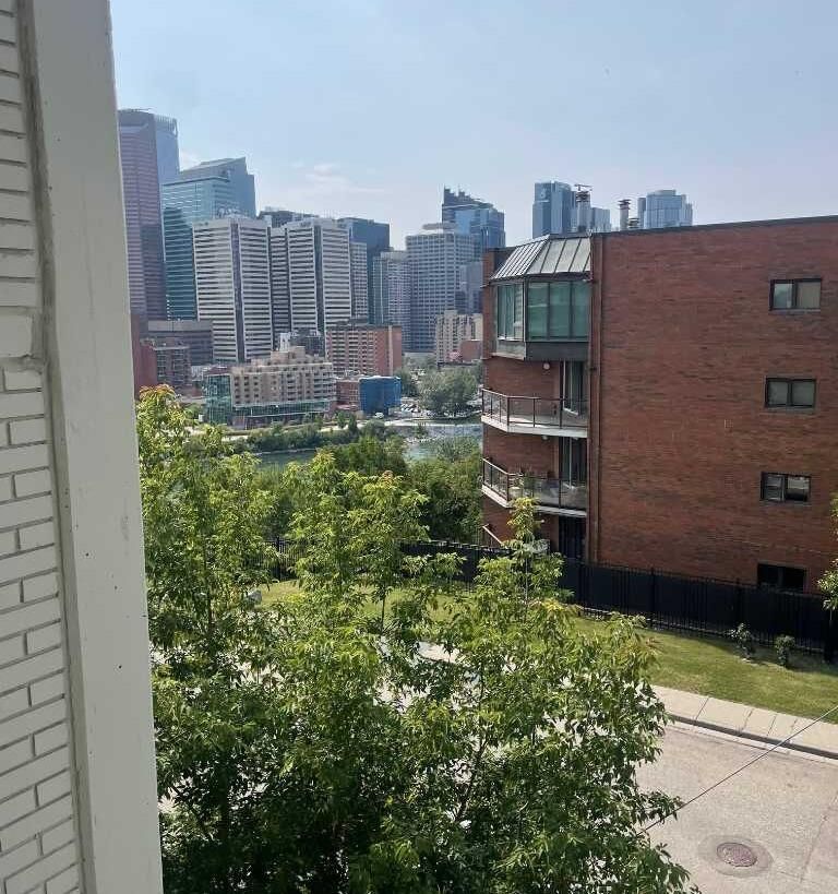 Property Photo: 316 1 Avenue NE 401 AB T2E 0B2