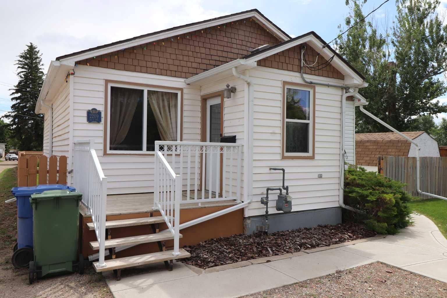 Property Photo: 2209 21 A Avenue AB T1M 1H6