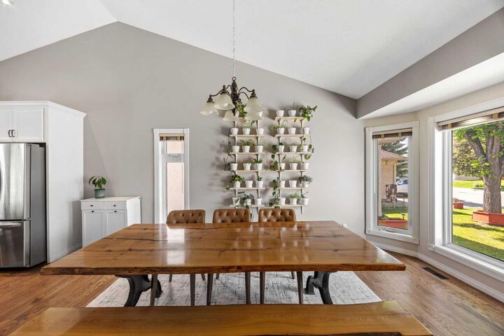Property Photo:  17 Sunset Crescent  AB T1S 1M6 