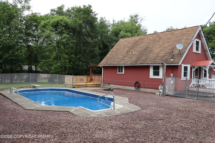 Property Photo: 117 Chippewa Trail PA 18210