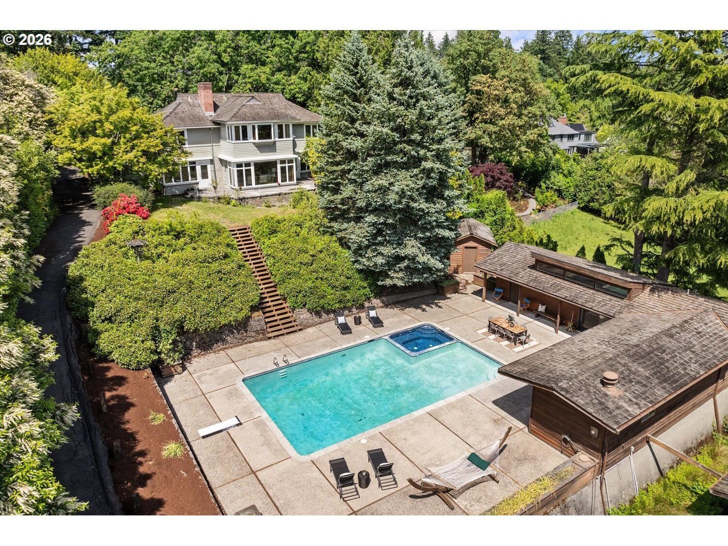 Property Photo:  5040 SW Hilltop Ln  OR 97221 
