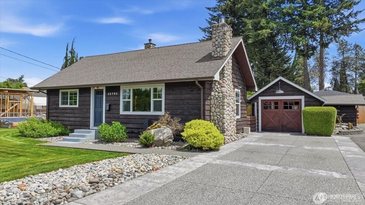 Property Photo:  15721  179th Avenue SE  WA 98272 