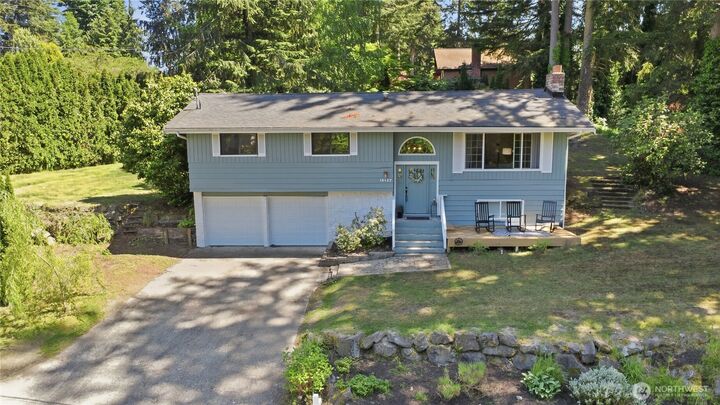 Property Photo:  18427  Homeview Drive  WA 98026 