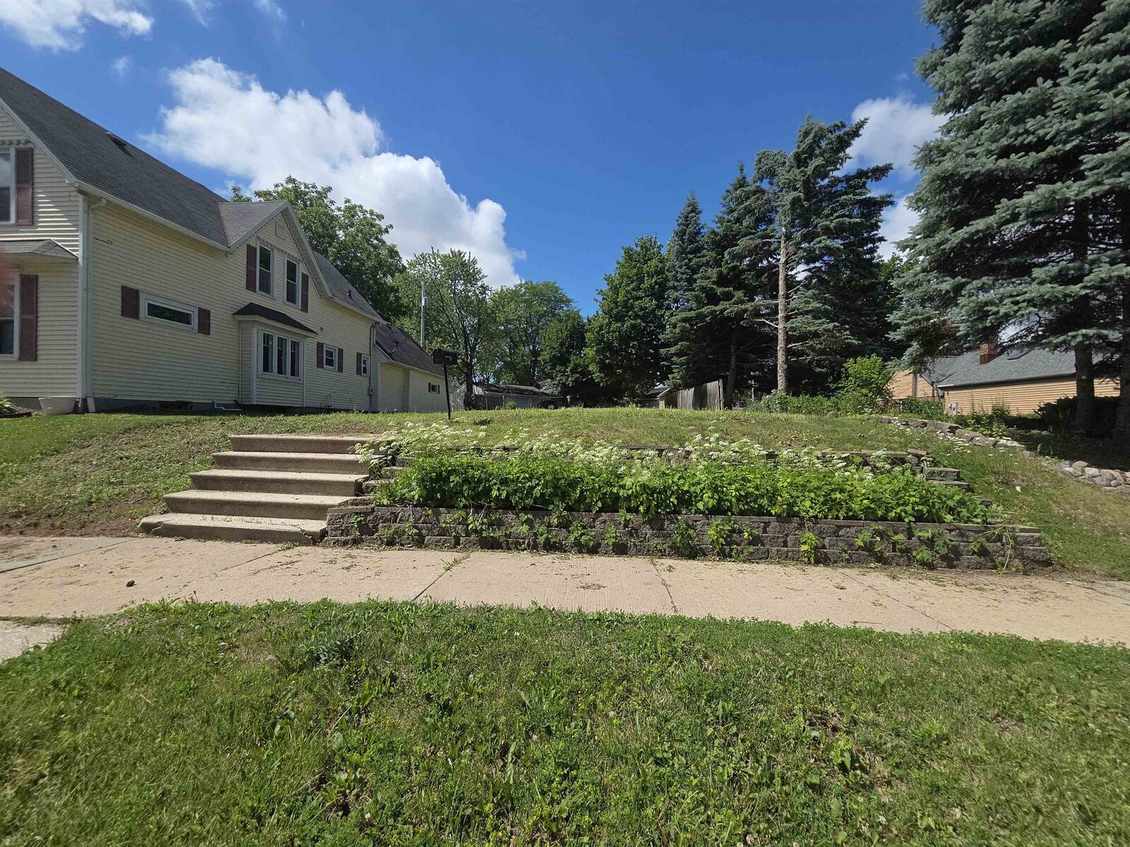 Property Photo:  105 W 5th Street  WI 54130 