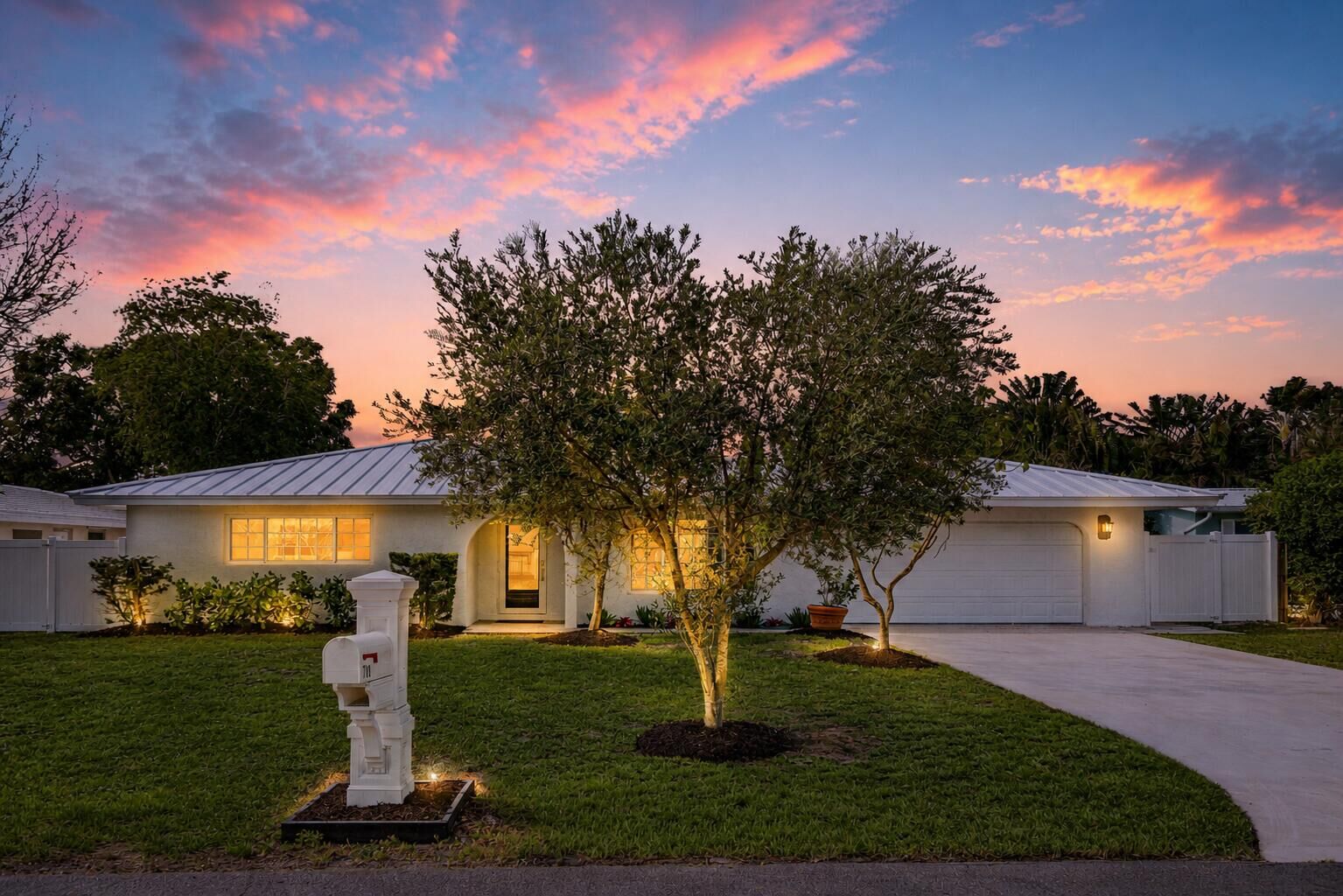 Property Photo: 718 SW 27th Place FL 33435