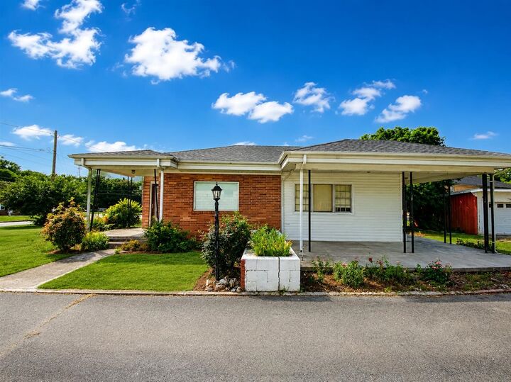 Property Photo:  555 Lost Woods Avenue B  KY 42101 