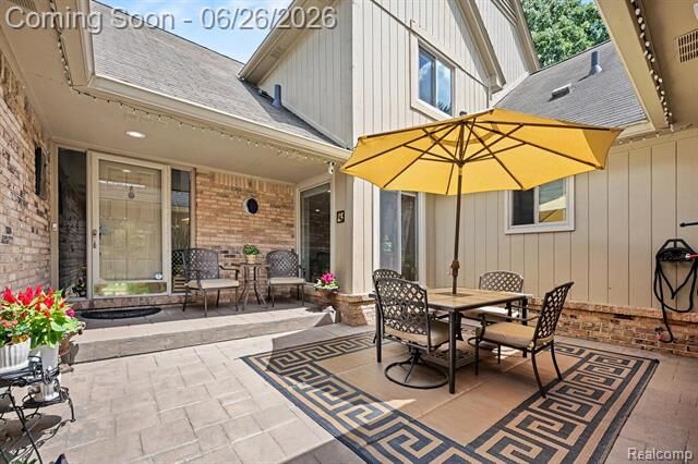 Property Photo:  2202 Elm Circle  MI 48316 