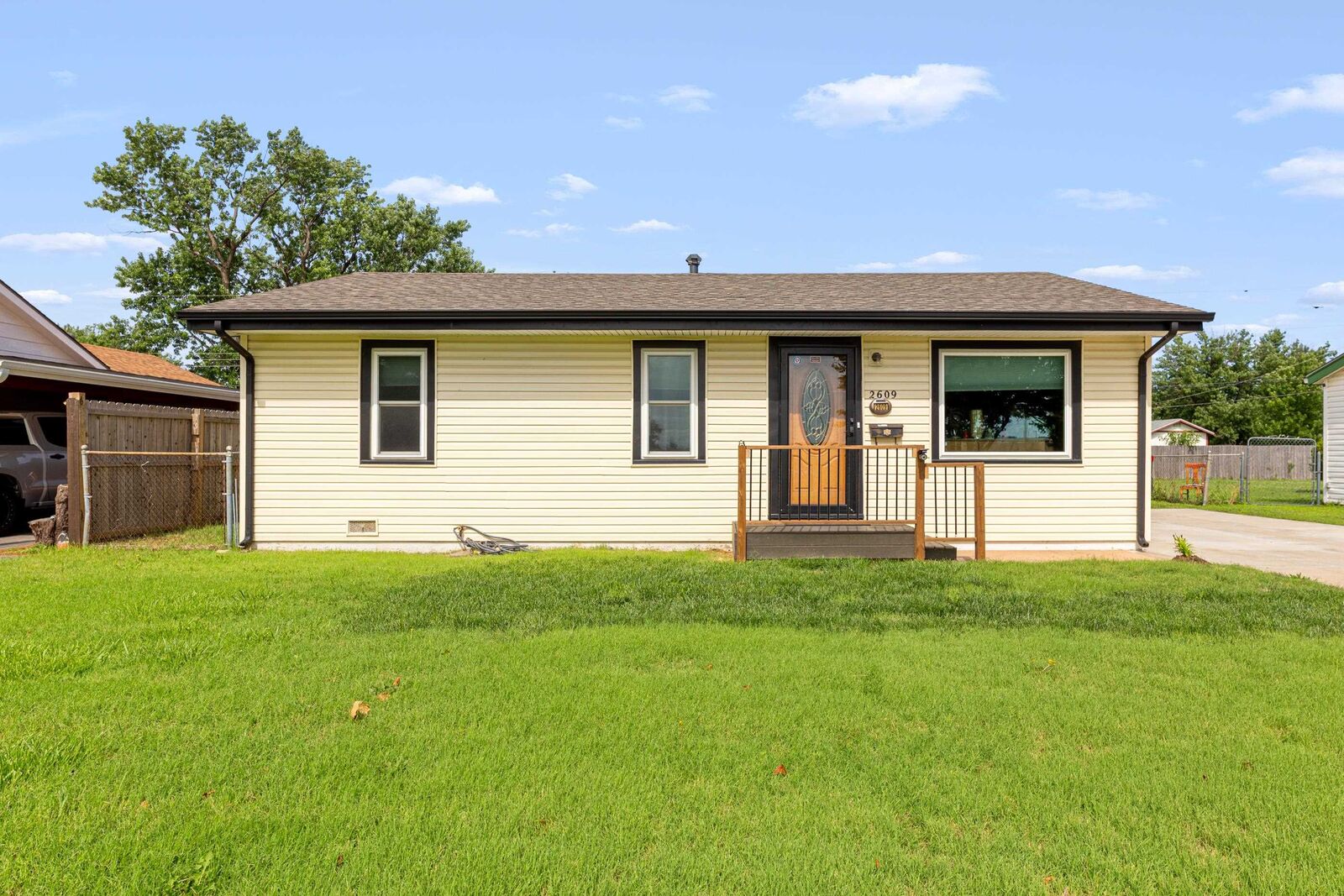 Property Photo:  2609 S Elizabeth Ave  KS 67217-2221 