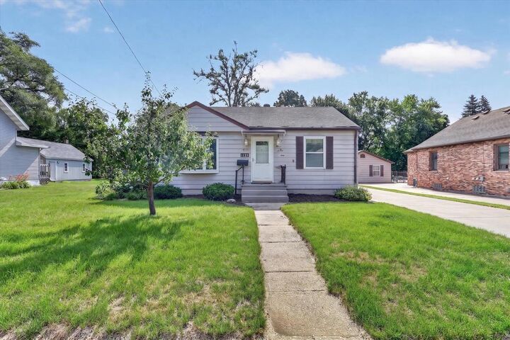 Property Photo: 1129 Johnson Street WI 53511