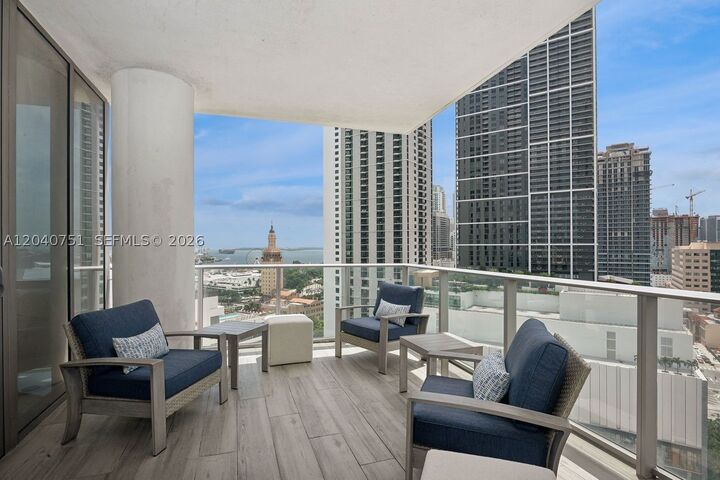 Property Photo: 851 NE 1st Ave 1711 FL 33132