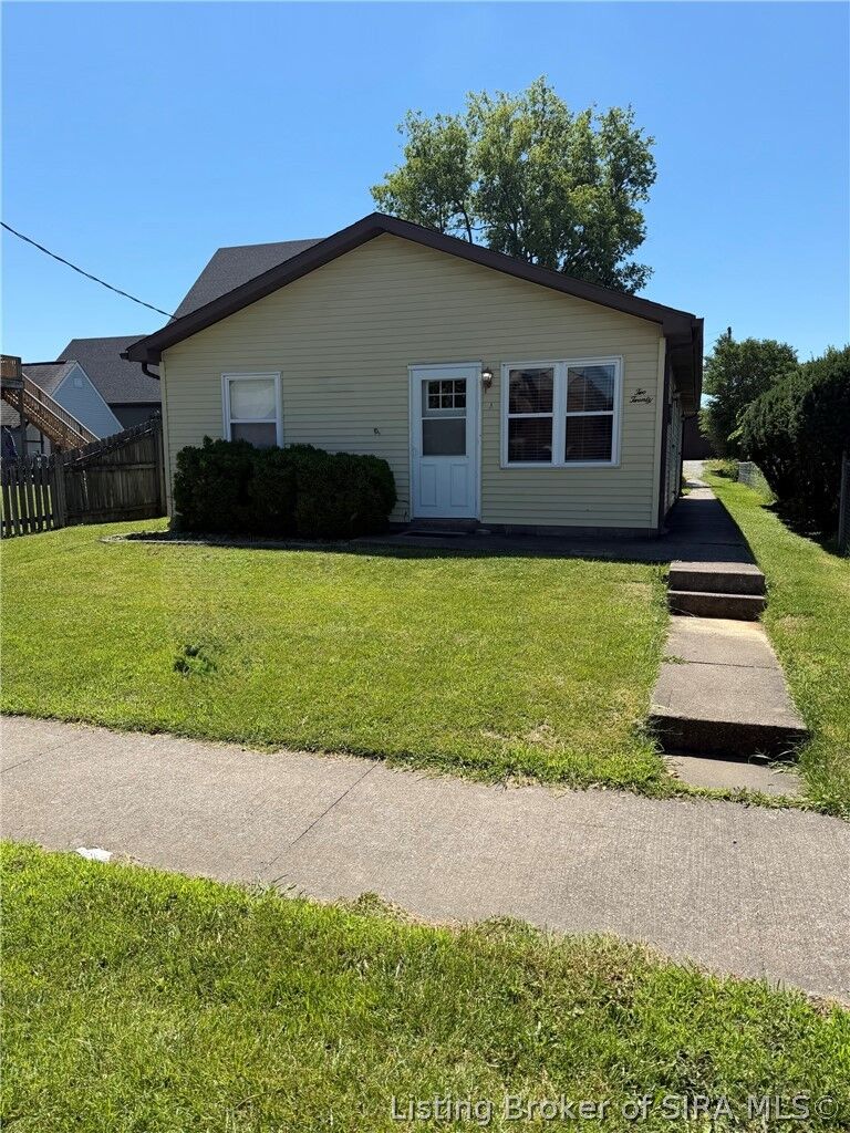 Property Photo:  220 E Market Street  IN 47130 