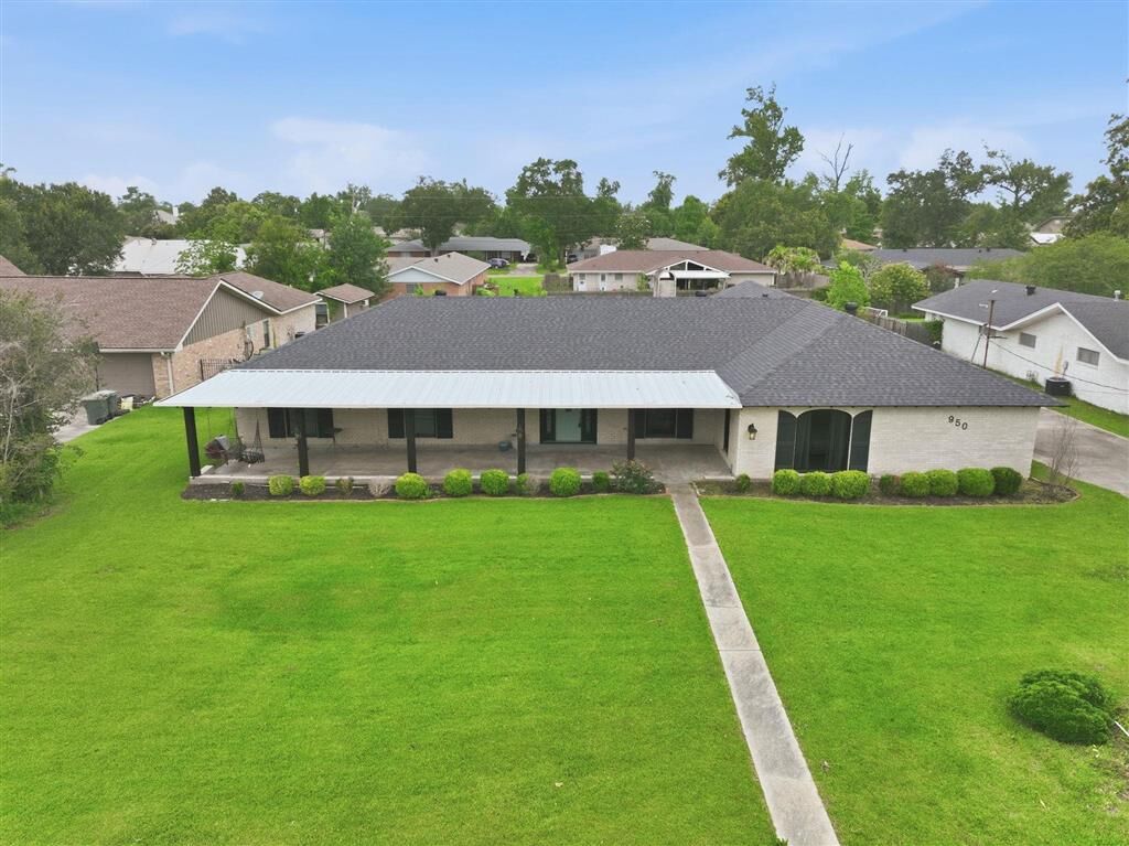 Property Photo:  950 Terry Lane  LA 70605 