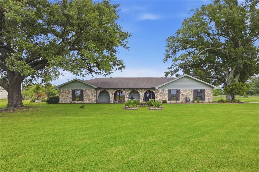 Property Photo: 762 Arsene Lebleu Road LA 70607