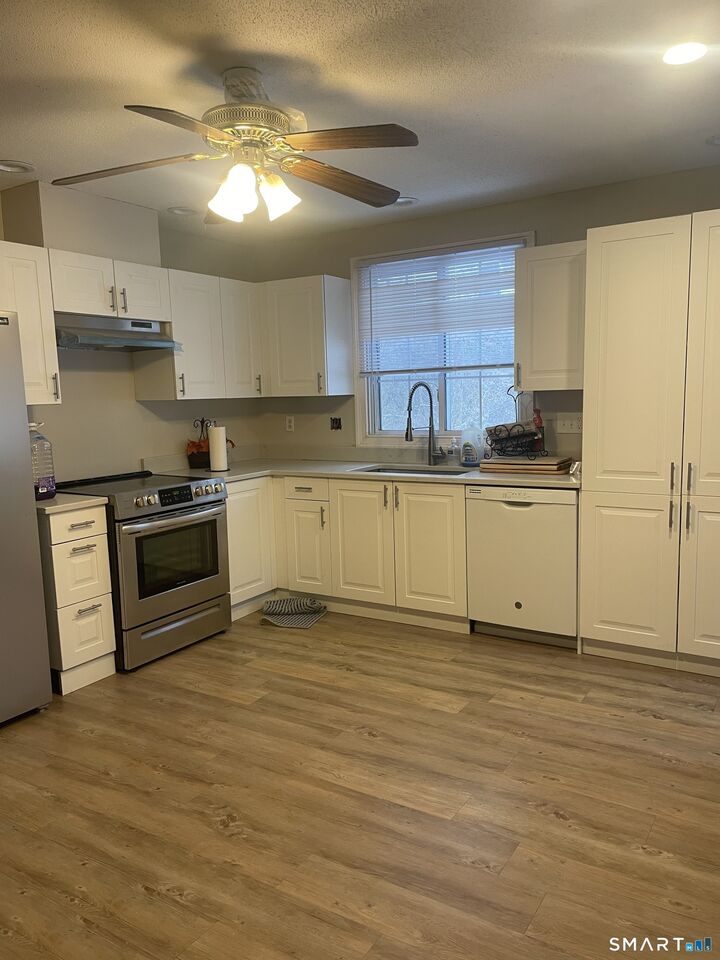 Property Photo:  160 Dividend Road  CT 06067 