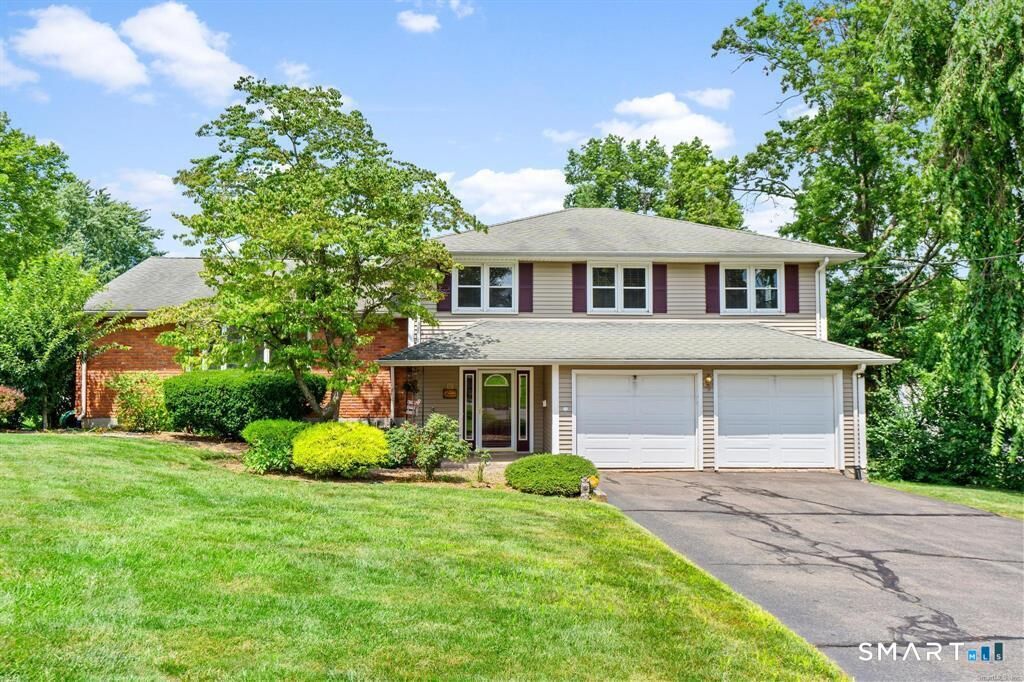 Property Photo:  10 Eastwood Road  CT 06117 