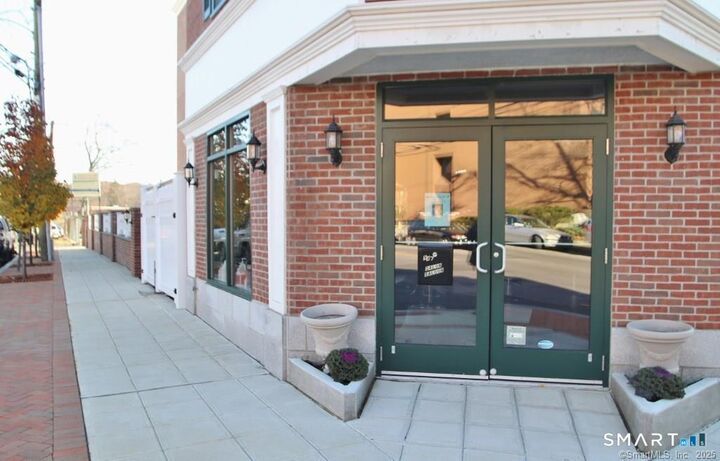 Property Photo:  947 Hope Street 302  CT 06907 