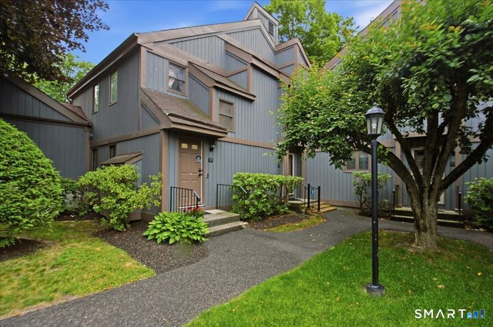 Property Photo: 135 Heatherwood Drive 135 CT 06804