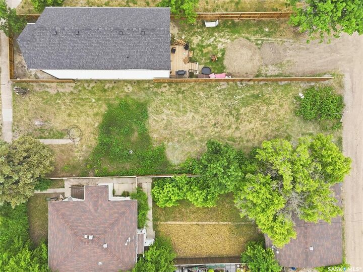 Property Photo:  537 H Avenue S  SK S7M 1W7 