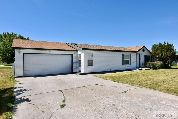 Property Photo:  3796 E Greenwillow Lane  ID 83406 