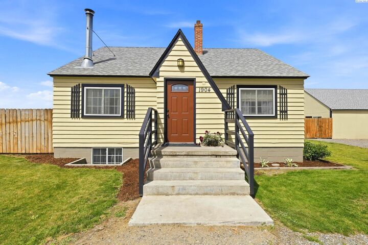 Property Photo:  1904 Road 64  WA 99301 