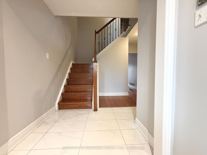 Property Photo: 9 Corona Gate ON L6Y 3N4