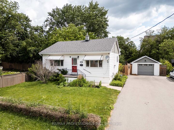 Property Photo:  1045 Helena Street  ON M7R 3V5 