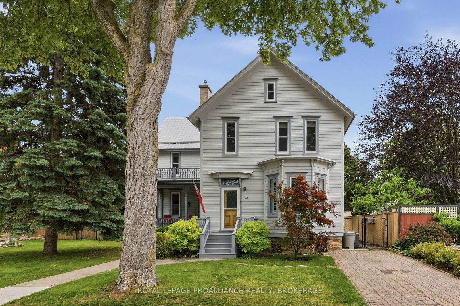Property Photo:  125 Arthur Street  ON K7G 1B1 