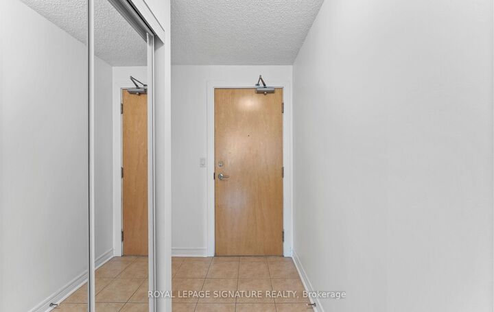 Property Photo: 212 Eglinton Avenue E 1411 ON M4P 0A3