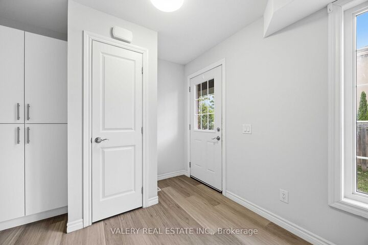 Property Photo:  250 Penetanguishene Road 14  ON L4M 7C2 