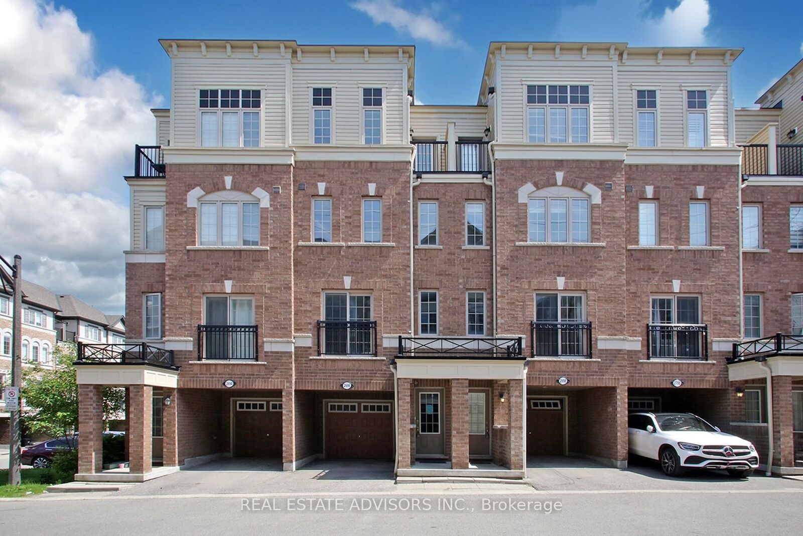 Property Photo:  2696 Deputy Minister Path 169  ON L1H 7K4 