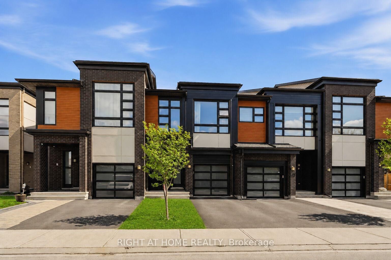Property Photo:  424 Markdale Terrace S  ON K1X 0B2 